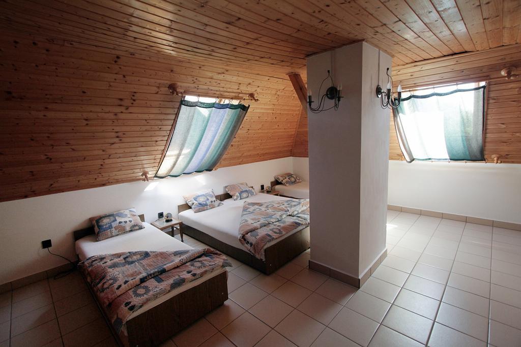 Voeroesko Apartmanhaz Révfülöp Rom bilde