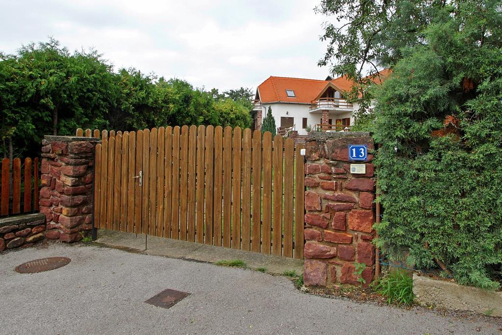 Voeroesko Apartmanhaz Révfülöp Eksteriør bilde