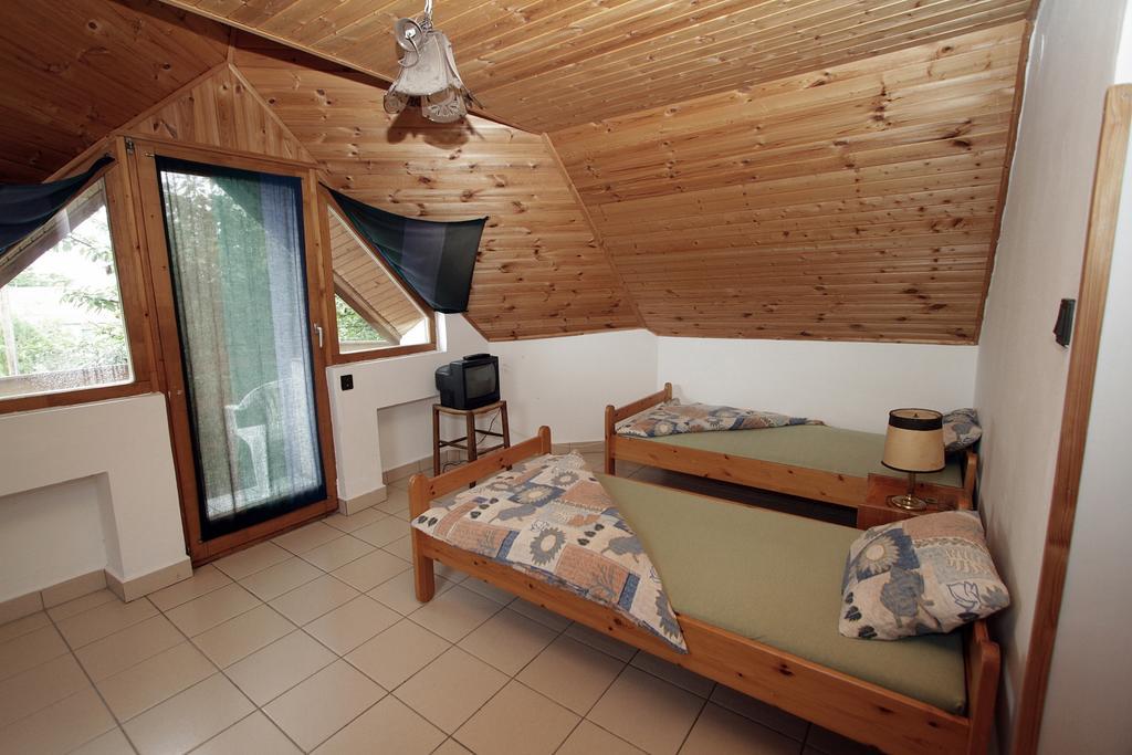 Voeroesko Apartmanhaz Révfülöp Rom bilde
